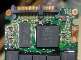 英特尔老固态做工用料真厉害！（intel SSDSA2MH080G1GN）