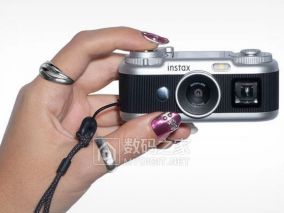 富士Instax Pal 2正式登场：彻底抛弃上代奇葩造型，摇身一变成迷你复古相机