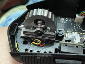 罗技G304鼠标滚轮中键改3脚长方微动