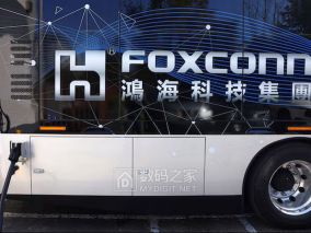 富士康Q2营收大涨近四成，AI喂饱业绩但老板说别高兴太早