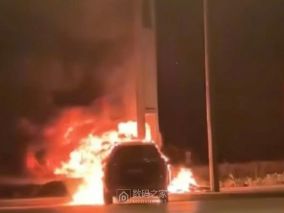 一辆问界汽车在陕西榆林神木市一路口处发生碰撞起火 司机已遇难