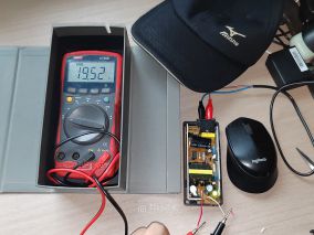 小山拆解：废品站外捡来的山寨ACER 19V适配器，料挺多，感觉还能用