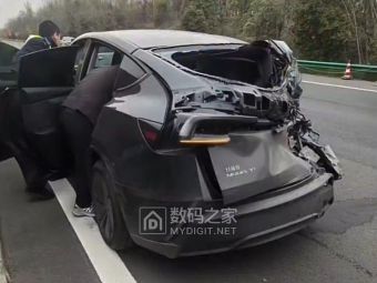 2025款Model Y实战扛撞！卡车追尾车主零受伤视频流出