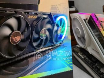 华硕RTX 4090被玩家玩坏：魔改Astral“荒诞版”，内存插槽竟成RGB灯架？