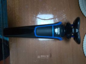 一个用了10年的飞利浦剃须刀没电了 更换电池（Philips Series 500）