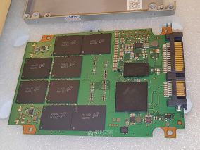 小山拆解：拆个不能识别的镁光CRUCIAL M500固态硬盘，好多颗粒呐
