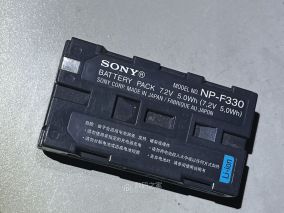 拆一块索尼相机电池：SONY NP-F330
