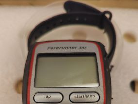 小山拆解：不常见的GARMIN FR305 GPS手表，电池有电但发生意外了...