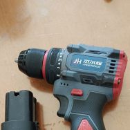 无刷电动螺丝刀一套2电一充，基本全新