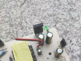 发现一个奇怪的电路设计，反降本增效之排头兵（光电转发器集中电源）