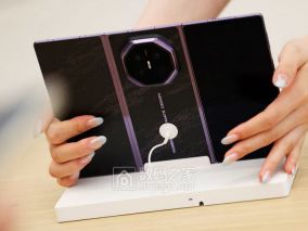三折顶配24999、中折10999起！华为小米同天发折叠，苹果折叠iPhone压力拉满