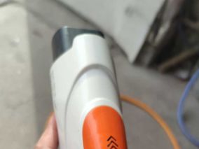 雷丁芒果；充电枪插电自检红灯，拆开看看，没见什么异常~