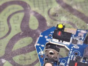 省钱的中年人：中年危机挣钱不易，拆修一个鼠标微动开关