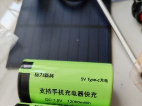 标力新科1号电池尺寸的带TYPE-C口充电的锂电池拆解