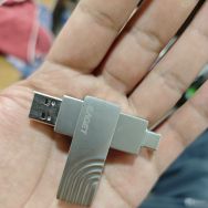 出128G双头U盘