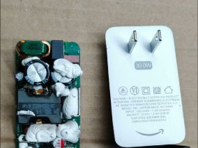 亞馬遜12V2.5A電源JDAP28 溫度就是低 新款東西比老款好多了……