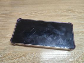 红米K80换瑕疵屏结果测试没做好前置摄像头模糊