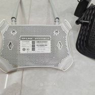 若干12v电源+路由器+大射灯+鼠标+线材等，100元，有需要的吗