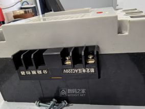 拆解珠开塑料外壳式断路器（ZRKIEC ZKM1-250/3310）