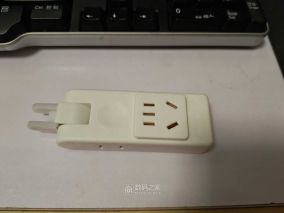 0.77元包邮的纯铜180度2500W扩展插座到了，拆开看看