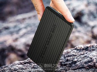 78克机身薄至5.8毫米！Oztech Lab碳纤维充电宝上众筹，零下20度照常供电