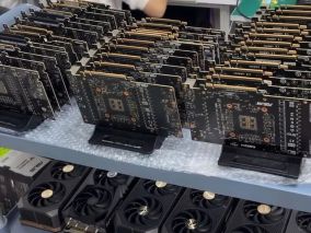 大量 RTX5090 被「魔改」成 AI 卡！游戏卡皇集体变身运算神器