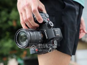 松下甩出反光克星！四支Lumix镜头9月改款，铭牌暗化+氟涂层双管齐下