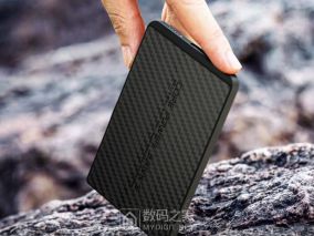 78克机身薄至5.8毫米！Oztech Lab碳纤维充电宝上众筹，零下20度照常供电