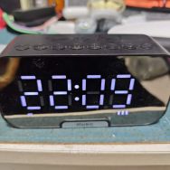 一个蓝牙时钟音箱带收音及两个行车记录仪便宜大甩卖了