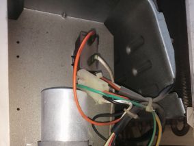 三菱空调闪烁5次后自动关机故障维修小记