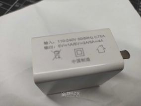 拆个极致精简的“8.0快充”，竟自带5个USB口！