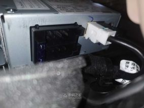 五菱马卡龙四门版进阶款安装大屏导航及双屏同步倒车影像