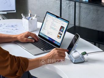 绿联推出新款25W折叠桌面充电器MagFlow 三设备同时磁吸充电