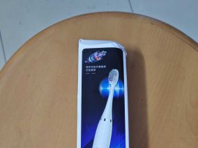 京东上4毛7分钱的电动牙刷