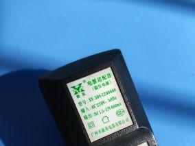 新英1.5-12V随身稳压电源拆解（XY-308-1200600）