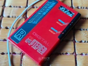 袖珍收音机ELEGA SR-808拆解