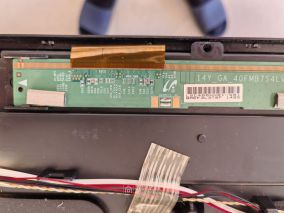 小拆TCL L40A71C 液晶电视 正中间有一道明线