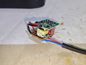 完美解决倒车喇叭影响倒车摄像头工作。
