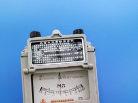 拆解接地兆欧表（南京金川ZC25-3绝缘电阻表）