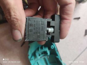 六十多元买的浩成无刷角磨机更换开关