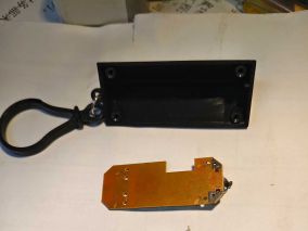 PCB上没有一滴焊锡，