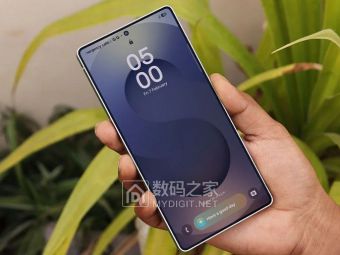 三星表盘库暴增八款新设计！时钟自定义卷出新高度