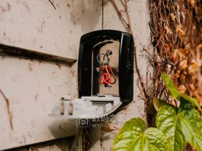 Airbnb万圣节祭出AI门神！北美3.8万派对狂魔被精准拦截