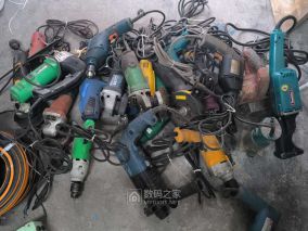工具太多了，怎么弄？自从和货场老板交上了朋友，家里工具叠积成堆了...
