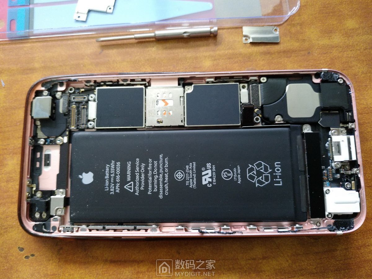 拆苹果6s换电池 - 拆机乐园 数码之家