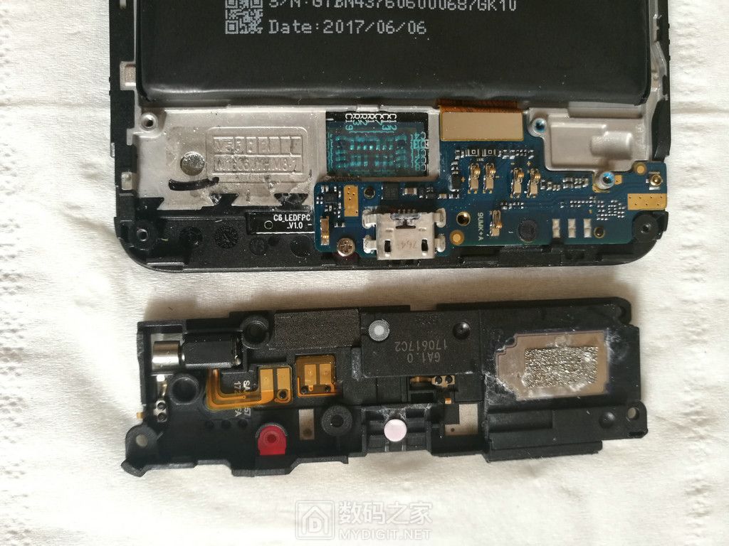 拆解进水损坏的红米5plus - 拆机乐园 数码之家