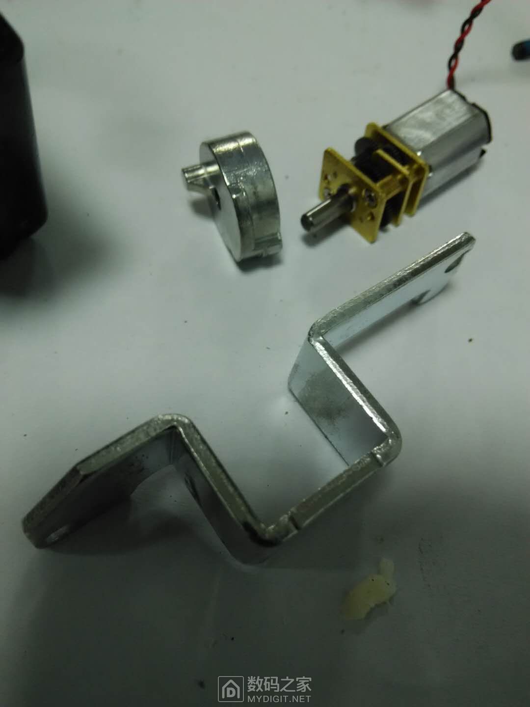 微型电动机与拨销轮