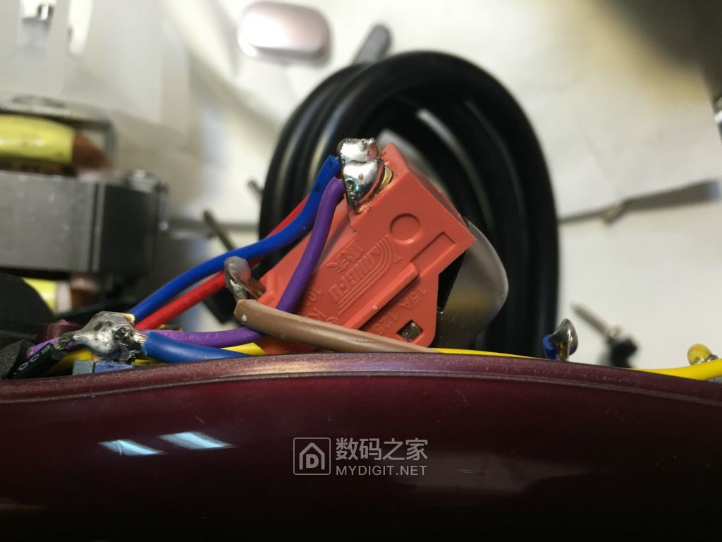 赠送碳刷姿势不对拆解康夫吹风机kf9897