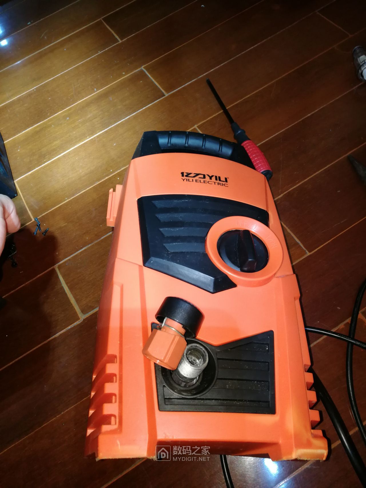 拆解亿力洗车机ylq4435c90a检查碳刷剩余量