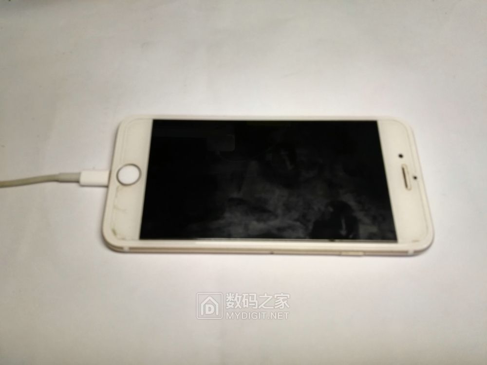 苹果手机用什么充电线不伤机 090848putiilxljb9jjjip.jpg
